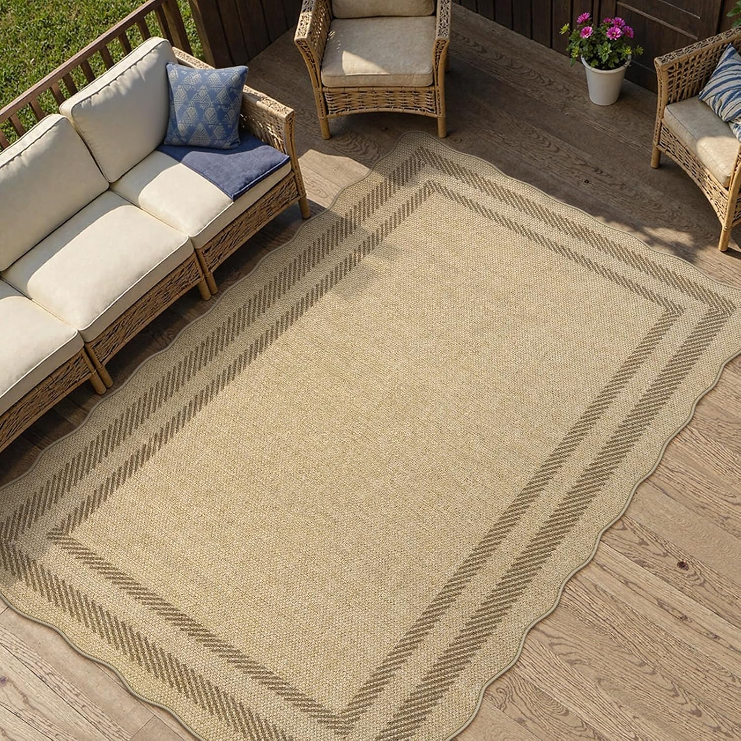 Scalloped Tan Jute Area Rug